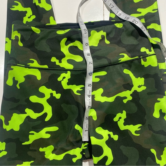 Free People Movement Tide Is High Green Neon Camo 7/8 Activewear LeggingSize S-M - Picture 13 of 15